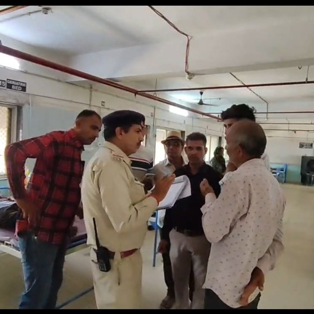 रास्ते के विवाद में लाठी-डंडा और तलवार से हमला:देवास में तीन लोग घायल; काफी समय से चला आ रहा झगड़ा, दूसरे दिन हुआ विवाद