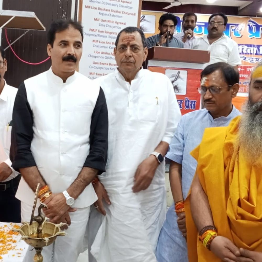पत्रकार भवन के लिए जमीन, 10 लाख की घोषणा:मिर्जापुर में हिन्दी पत्रकारिता दिवस पर विधायक, एमएलसी एवं पालिकाध्यक्ष ने भरी सहमति