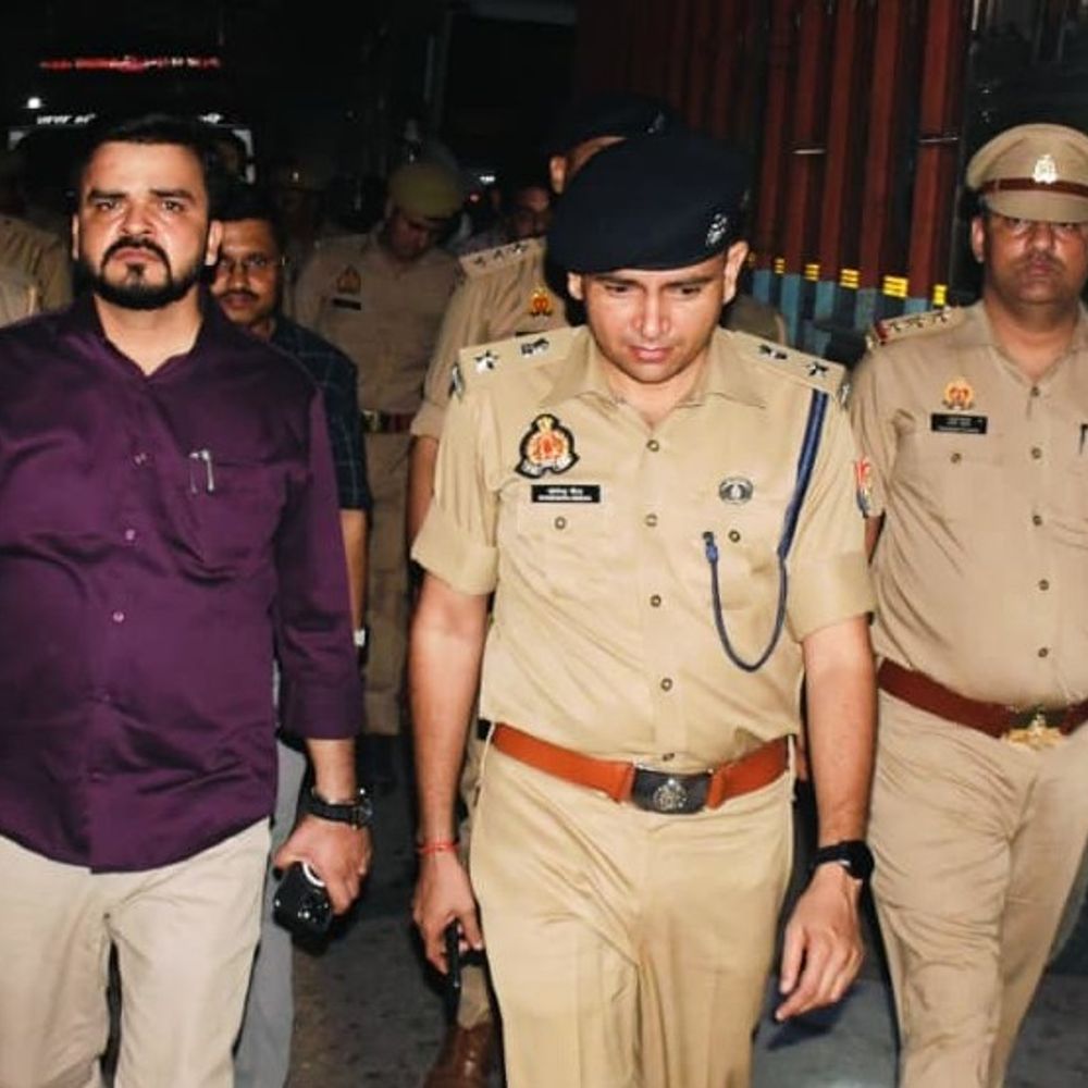 डीएम-एसपी ने अवैध खनन पर चलाया संयुक्त अभियान:रात में उत्तराखंड सीमा पर वाहनों की सघन चेकिंग, सख्त कार्रवाई की चेतावनी दी