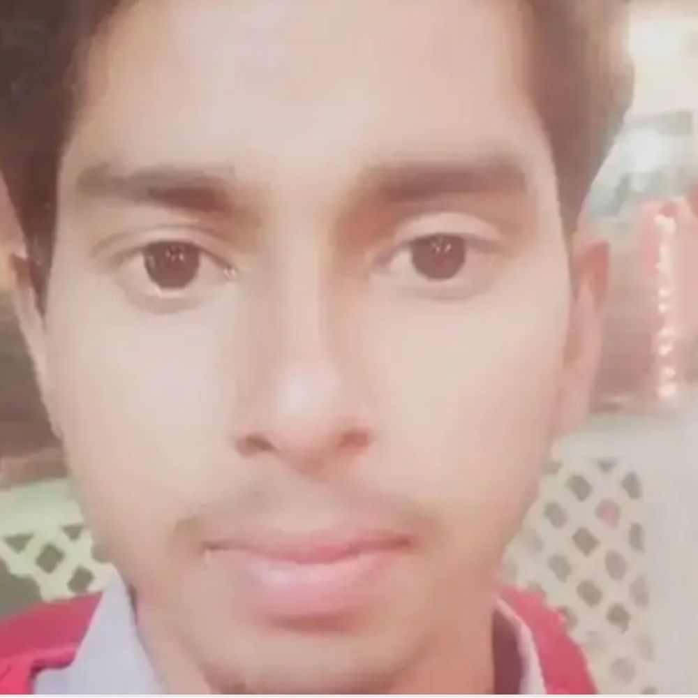 हाथरस में एक शव पर दो परिवारों का दावा:मुस्लिम परिवार ने दफनाया, बाद में हिंदू परिवार बोला- यह हमारा सुभाष