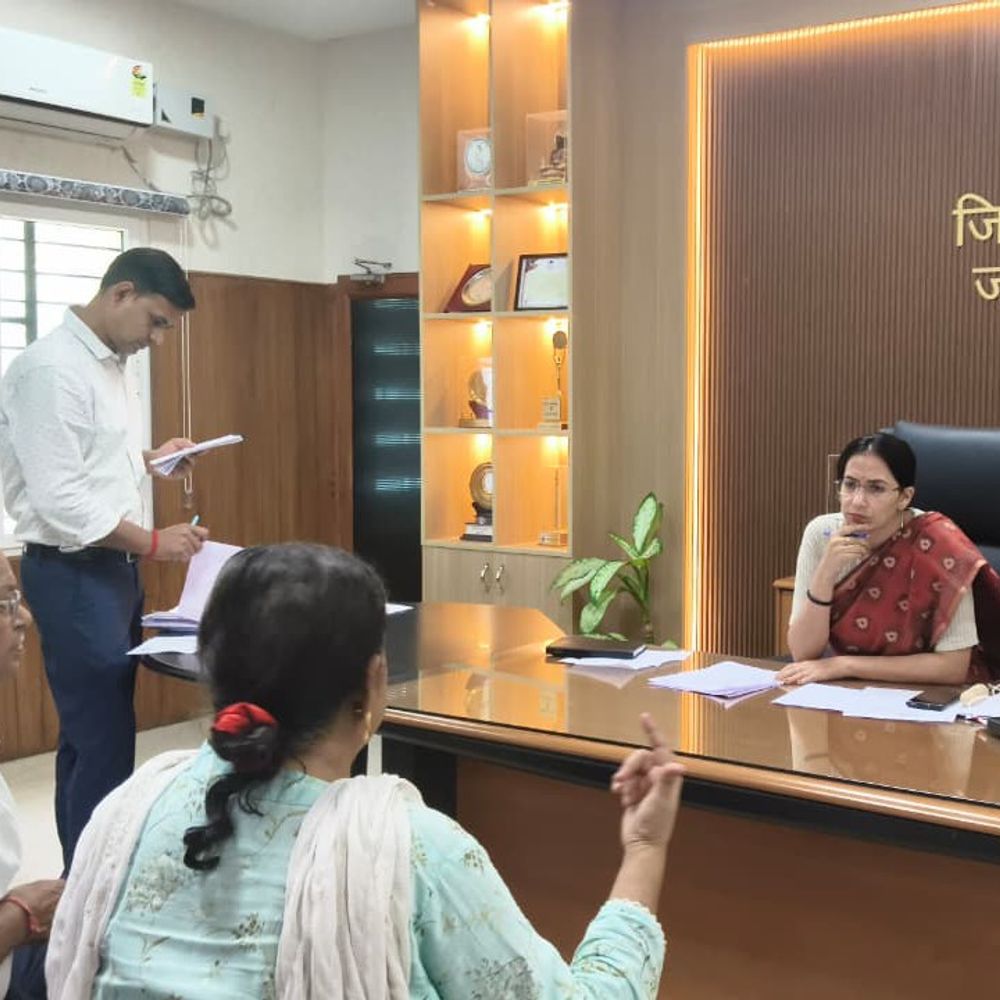 जहानाबाद समाहरणालय में जनता दरबार का आयोजन:41 आवेदनों की सुनवाई, शिक्षा, स्वास्थ्य और अतिक्रमण से जुड़े केस आए