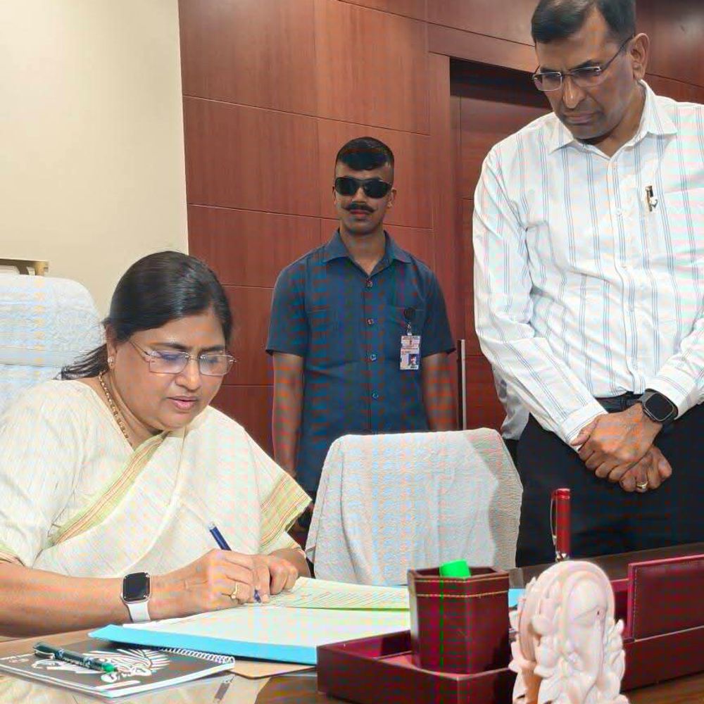 लेसी सिंह ने संभाला भवन निर्माण विभाग का प्रभार:पटना में विधिवत पदभार ग्रहण, लगातार आठवीं बार बनीं बिहार की महिला मंत्री