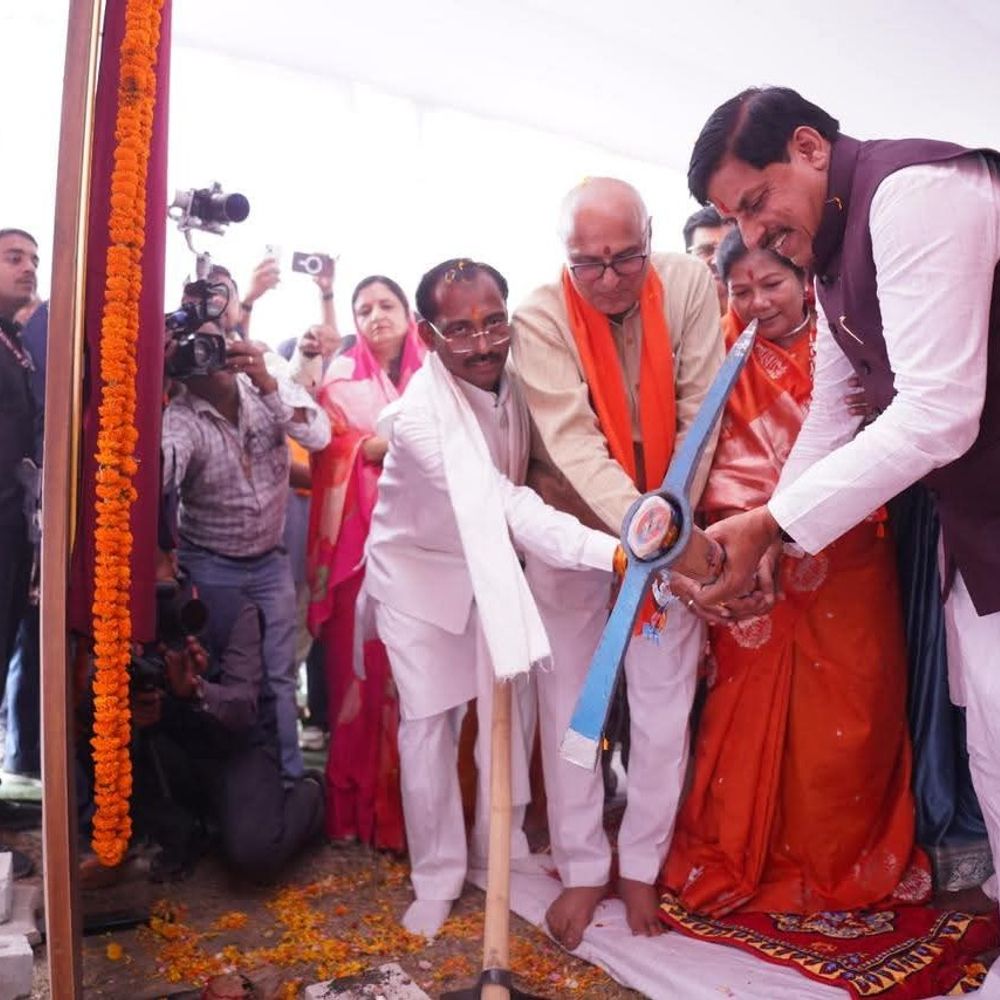 मुख्यमंत्री मोहन यादव सिंगरौली पहुंचे, स्पोर्ट्स कॉम्प्लेक्स का भूमिपूजन किया:भाजपा कार्यालय में कार्यकर्ताओं से मिले, बॉलीवुड नाइट में होंगे शामिल