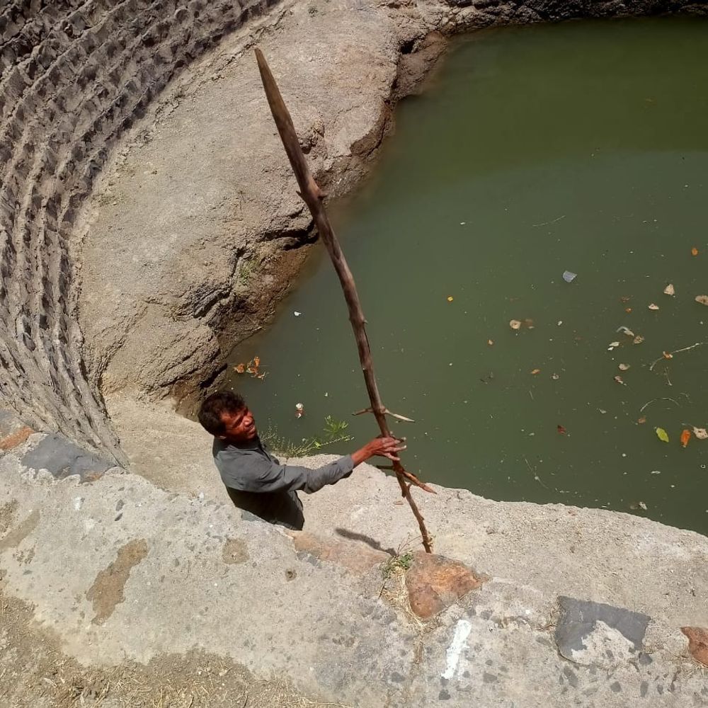 रायसेन में एक को बचाने में तीन बच्चियों की मौत:कुंए में नहाते समय पैर फिसलने से हादसा, मृतकों में दो सगी बहनें शमिल