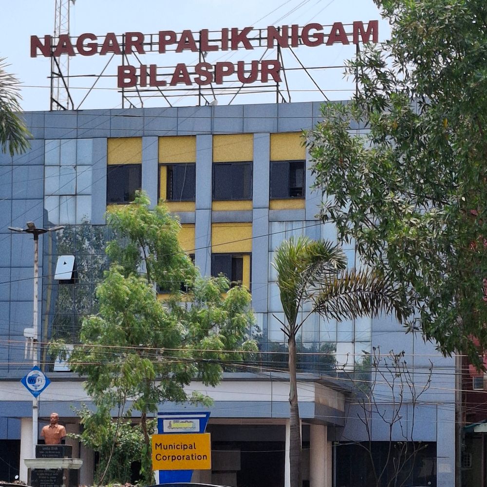 सेनेटरी इंस्पेक्टर निलंबित, बिना रसीद वसूली का आरोप:बिलासपुर में दुकानदार की शिकायत और CCTV फुटेज पर कमिश्नर ने की कार्रवाई