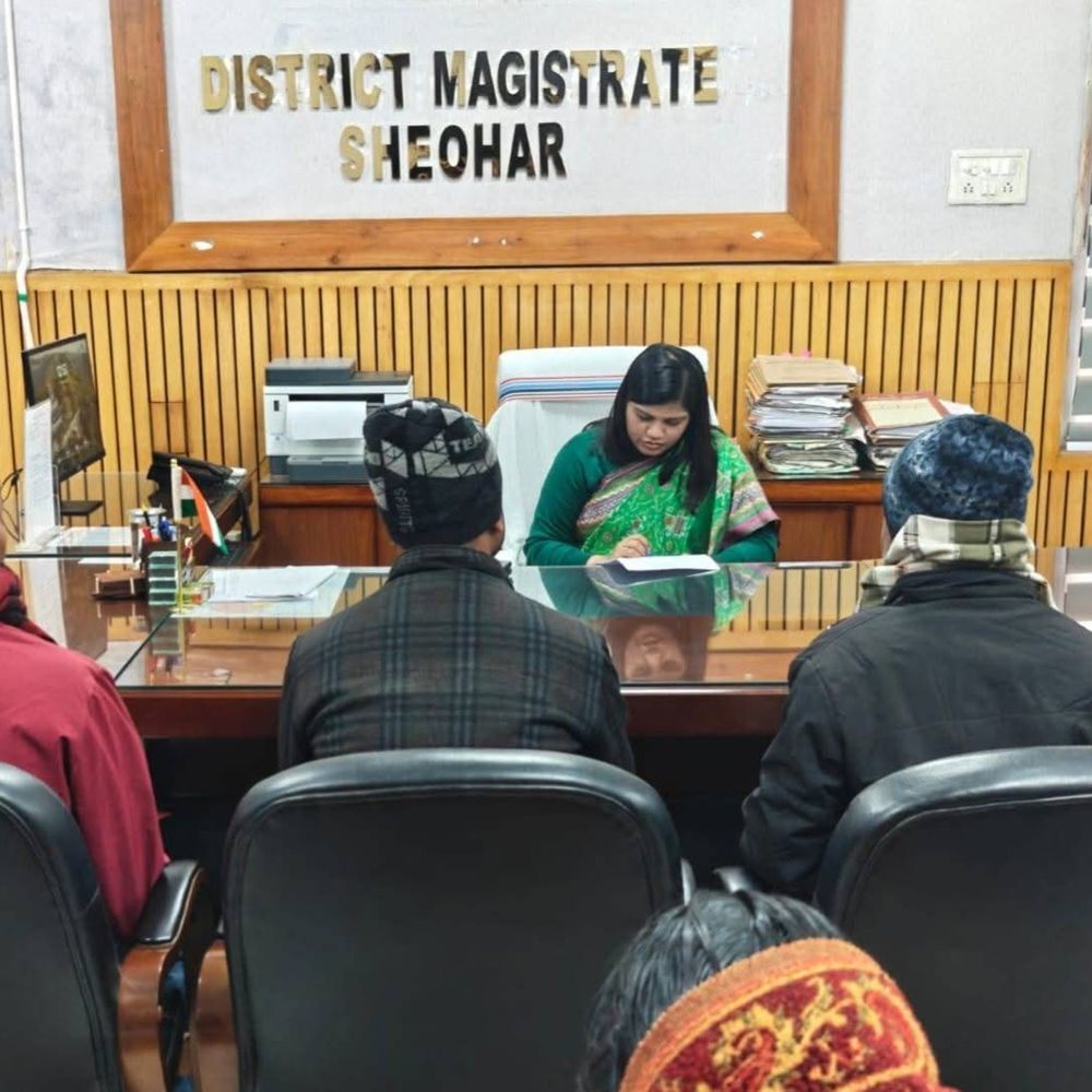 DM प्रतिभा रानी ने जनता दरबार में सुनीं समस्याएं:शिवहर में मामलों का मौके पर ही किया गया तुरंत निपटारा