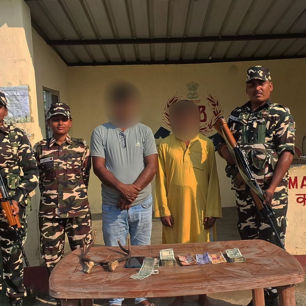 किशनगंज में एसएसबी ने 2 तस्करों को अरेस्ट किया:भारत-नेपाल सीमा पर हिरण के सींग और विदेशी मुद्रा जब्त, जांच जारी