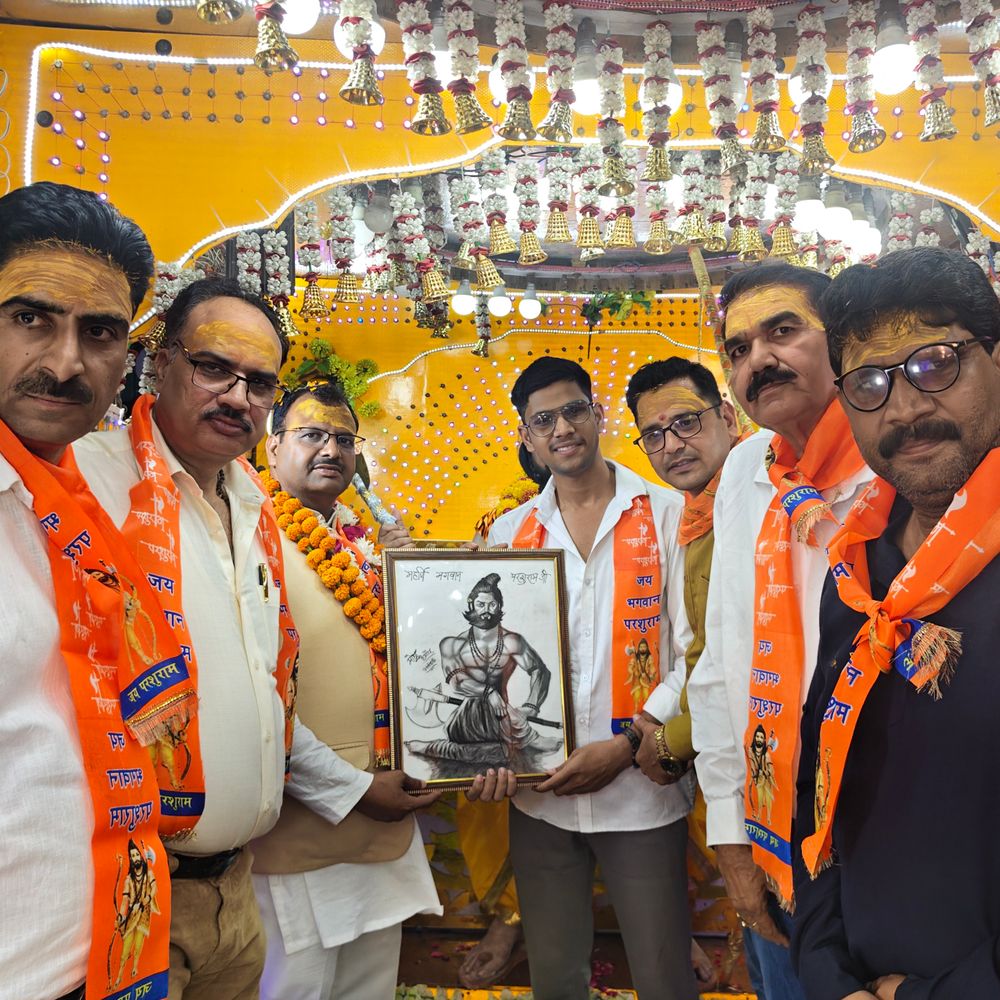 फिरोजाबाद में निकली भगवान परशुराम की भव्य शोभायात्रा:50 से अधिक झांकियों ने मोहा मन, जगह-जगह हुआ स्वागत