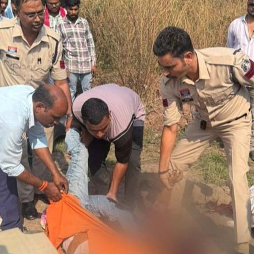 ट्रक ने बाइक सवारो को मारी टक्कर; दो की मौत:चक्काजाम की स्थिति हुई निर्मित, तेतला चौक पर हुआ हादसा