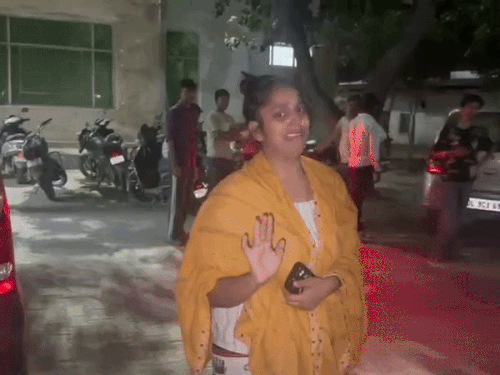 गुरुग्राम में बेटे की चाहत में महिला से मारपीट:पीड़िता का आरोप-मासूम बच्चियों के साथ घर से निकाला, पति की दूसरी शादी करने को कहते हैं
