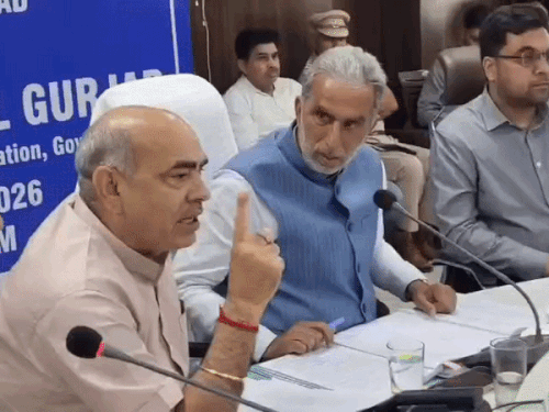 फरीदाबाद में MLA और मंत्री ने अधिकारियों को लताड़ा:बोले-तुम्हारे बाप की कमाई नही है, तुम भुगतोगे और तुम्हारी औलाद, पूरा इलाज कर देंगे
