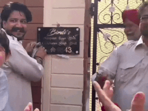 लुधियाना- सगे भाईयों ने इकलौती बहन को घर गिफ्ट किया:175 गज में बना, कीमत करीब ₹50 लाख; सरप्राइज देख फूट-फूटकर रोई