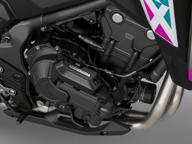 होंडा की NX500 ई-क्लच ₹7.44 लाख में लॉन्च:गियर बदलते समय क्लच दबाने की जरूरत नहीं होगी; कावासाकी वर्सिस 650 से मुकाबला