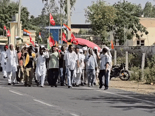 ग्रामीण सफाई कर्मचारियों की पदयात्रा शुरू:नरवाना से कुरुक्षेत्र तक करेंगे मार्च, सीएम सैनी तक पहुंचाएंगे अपनी मांगें