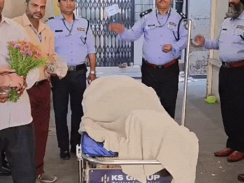 चंडीगढ़ में करण के अंगों ने दो को दी जिंदगी:लीवर और पैंक्रियाज-किडनी ट्रांसप्लांट, परिवार बोला- उसका एक हिस्सा हमेशा जिंदा रहेगा