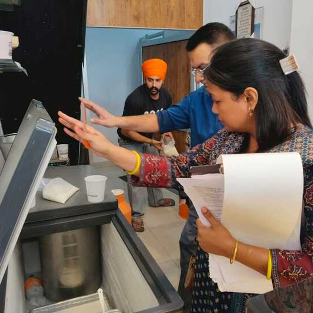 पठानकोट में मिलावटखोरों पर स्वास्थ्य विभाग सख्त:सुबह तड़के की गई छापेमारी, अब फलों और रेहड़ी वालों की भी होगी चेकिंग, DHO बोले-लोग करें शिकायत, नाम रखा जाएगा गुप्त