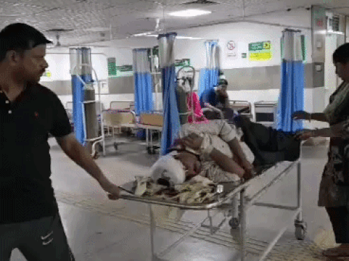 यमुनानगर में शराब ठेके के बाहर युवक पर जानलेवा हमला:आरोपी पुलिस के सामने से फरार, डंडों से हमला, सिर में गहरी चोट से हालत गंभीर