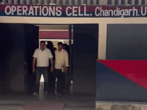 चंडीगढ़ में गैंगस्टर लकी पटियाल-बंबीहा गैंग के 3 गुर्गे गिरफ्तार:3 पिस्टल-1 रिवॉल्वर और कारतूस बरामद, फिरोजपुर और राजस्थान से लाता हथियार