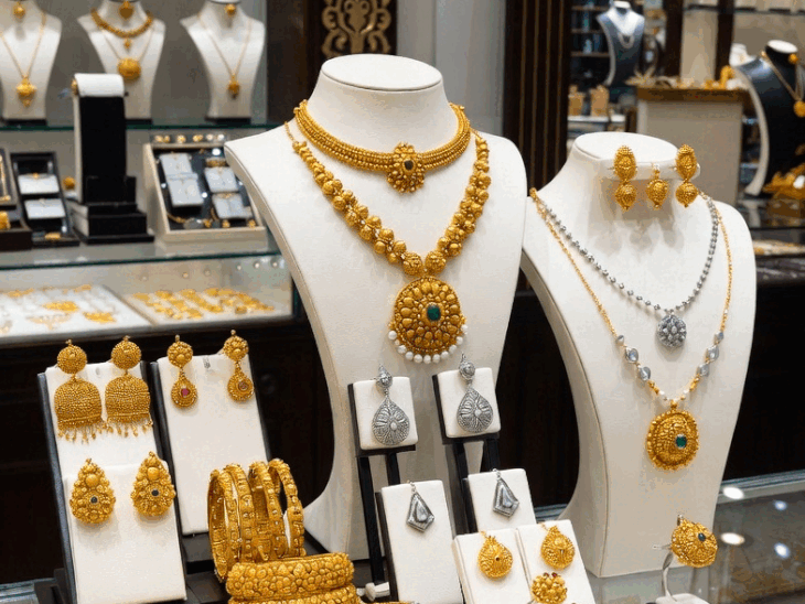 चांदी दो दिन में ₹9000 सस्ती, ₹2.66 लाख पर आई:सोना ₹1,800 रुपए सस्ता हुआ, 10 ग्राम सोना ₹1.57 लाख पर आया