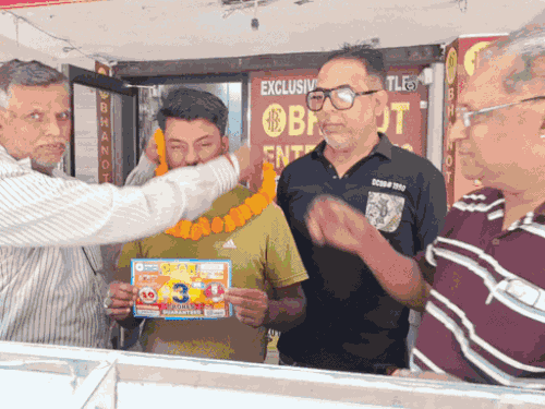 फैक्ट्री में काम करने वाला बिहार का मजदूर बना करोड़पति:लुघियाना में जीती 3 करोड़ रुपए की लॉटरी; बोला- 10 साल से खरीद रहे थे टिकट