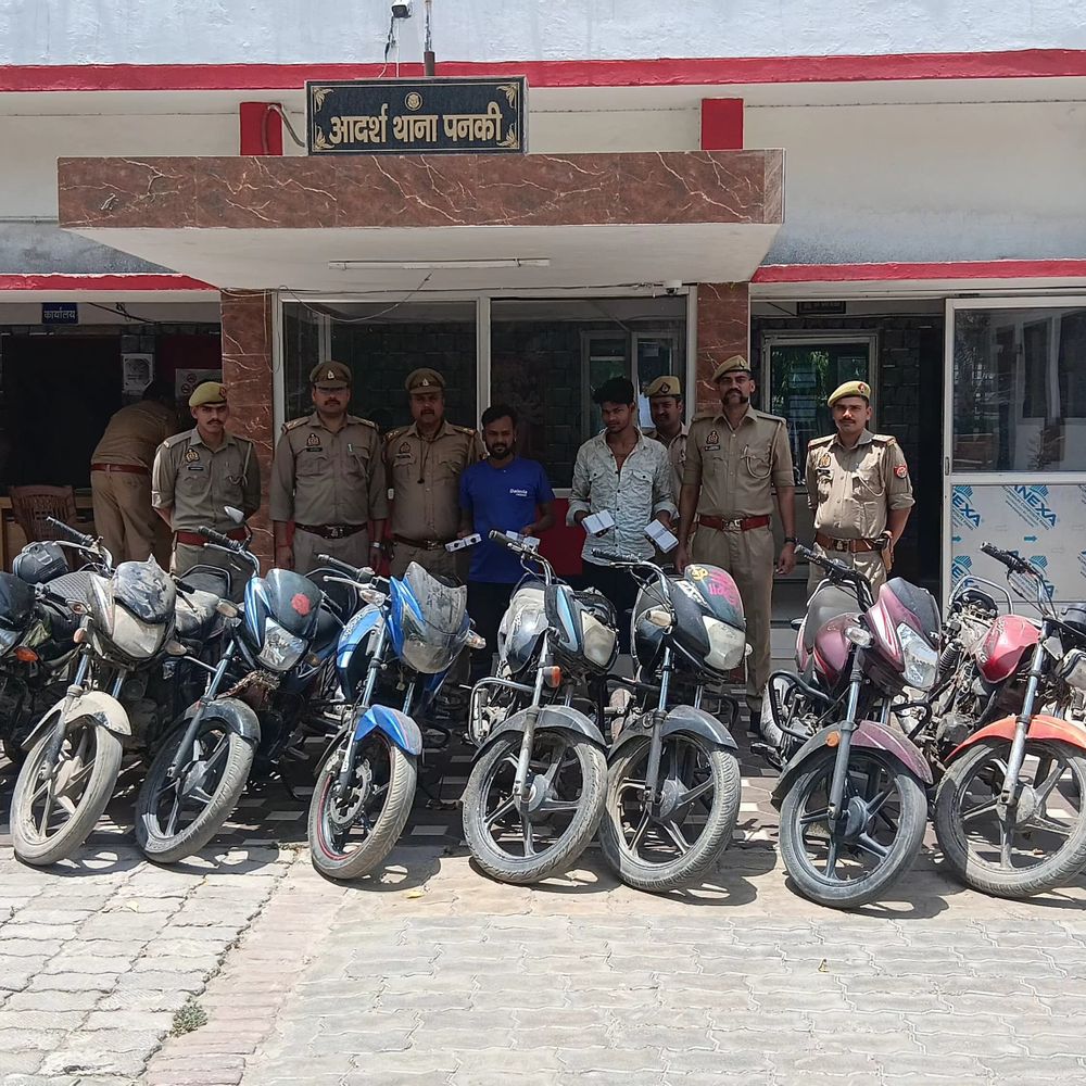 पनकी में दो शातिर वाहन चोर गिरफ्तार, 10 बाइक बरामद:गाड़ियां जंगल में छिपाकर रखते थे, अन्य साथियों की तलाश में जुटी पुलिस