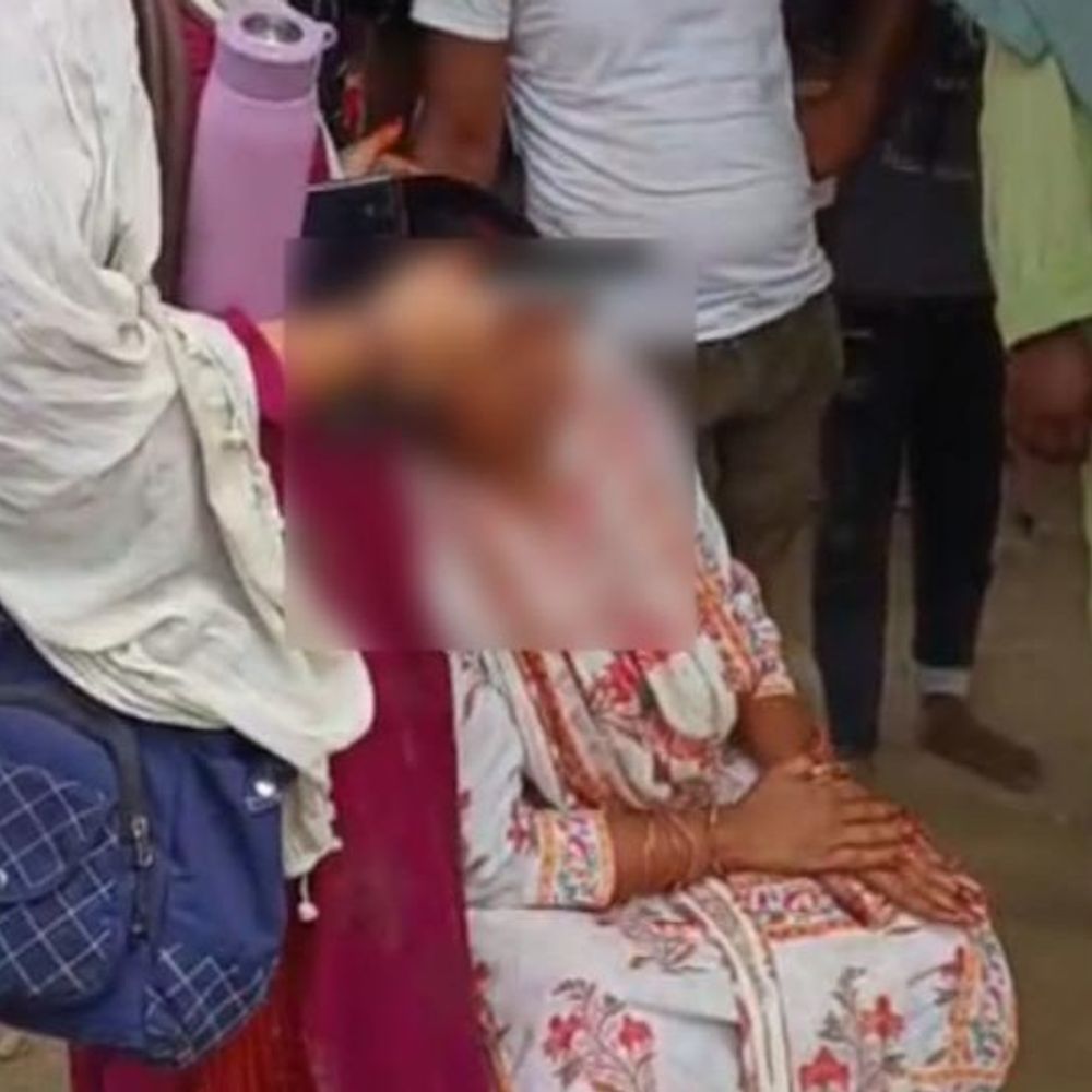 पूर्णिया हाईवे पर ट्रक ने ऑटो को टक्कर मारी:दो महिला यात्री घायल, स्थानीय लोगों ने शोर मचाकर वाहन चालक को पकड़ा