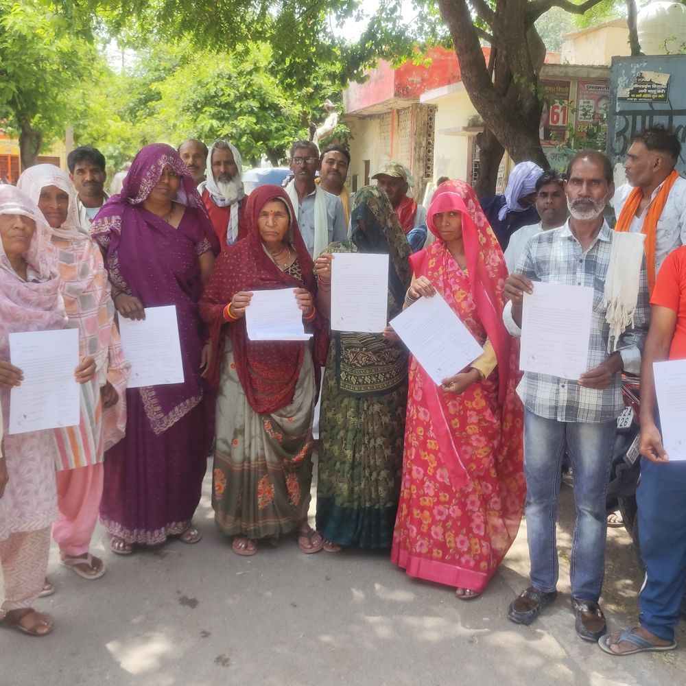 ब्यौना में पुश्तैनी मकान को लेकर विवाद:70 परिवारों ने निर्माण कार्य में बाधा का आरोप लगाया, एसडीएम ने दिया आश्वासन