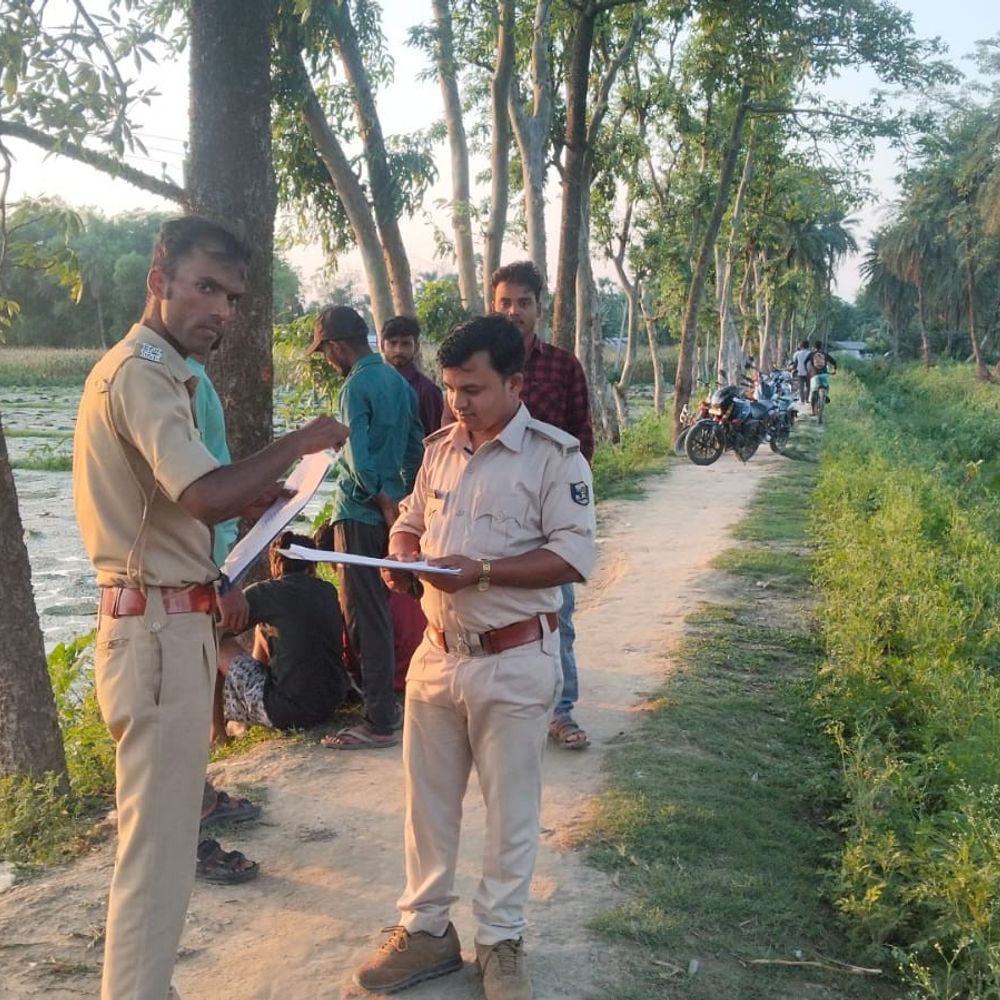 कटिहार में नहर किनारे मिला व्यक्ति का शव मिला:तीन बच्चों का पिता था, मौत की वजह स्पष्ट नहीं, पोस्टमार्टम रिपोर्ट का इंतजार