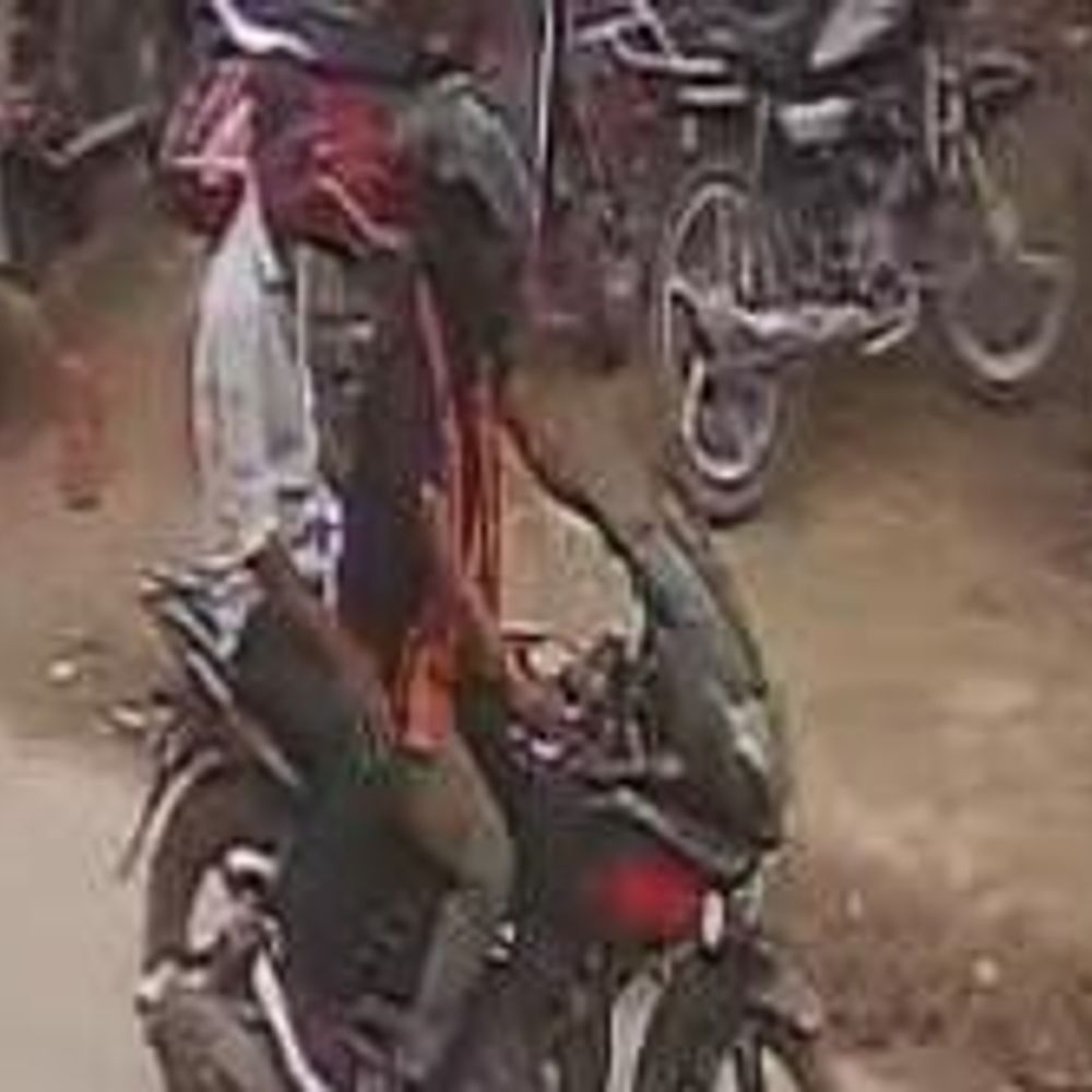 बाइक सवार बदमाशों ने व्यक्ति से 1.40 लाख लूटे:मधुबनी में बैंक में जमा करने गए थे, जनधन खाता होने की वजह से जमा नहीं हुआ