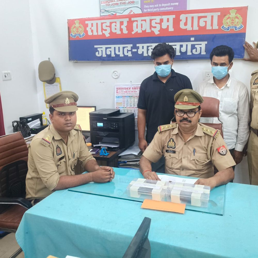 साइबर ठगी गिरोह का पर्दाफाश, दो गिरफ्तार:डॉलर एक्सचेंज के बहाने खातों से निकालते थे पैसे
