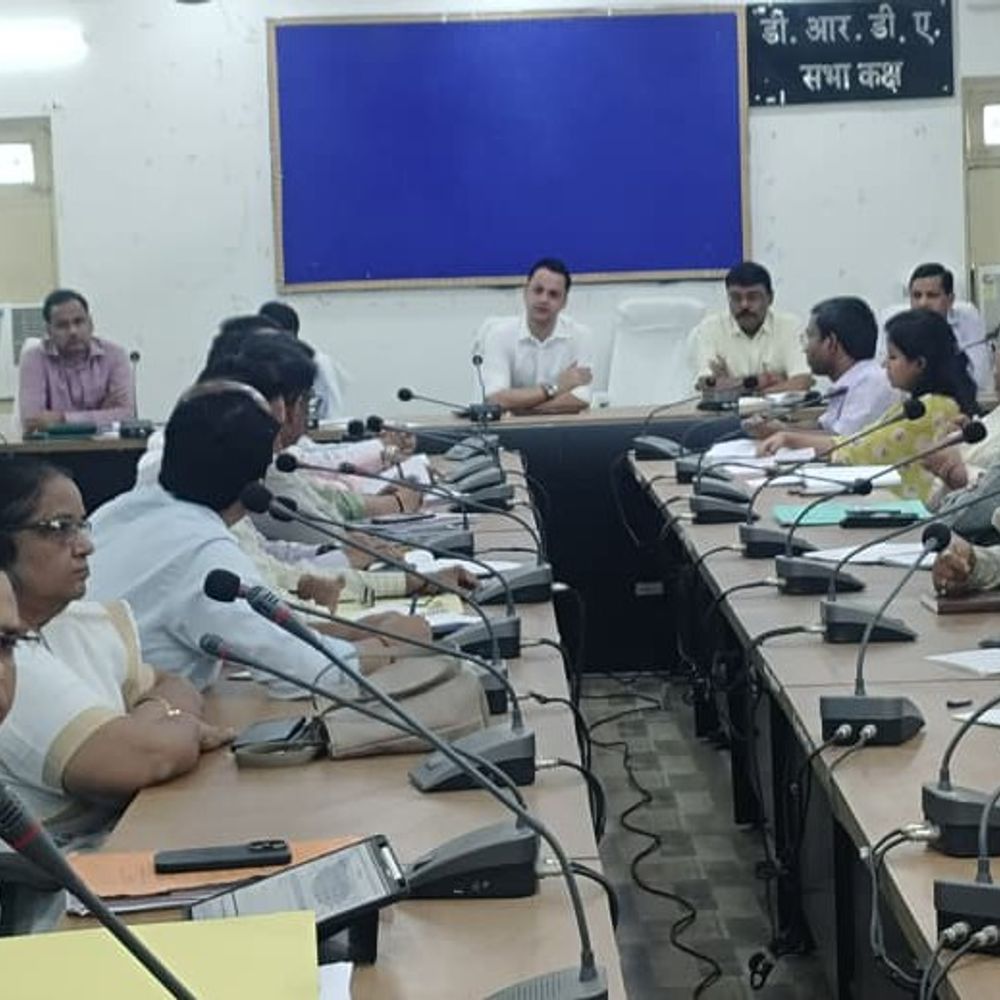 1 हफ्ते के भीतर लंबित मामलों का निपटारा करें-DM:सड़क निर्माण में बाधा बन रहे बिजली के खंभों को हटाने का निर्देश