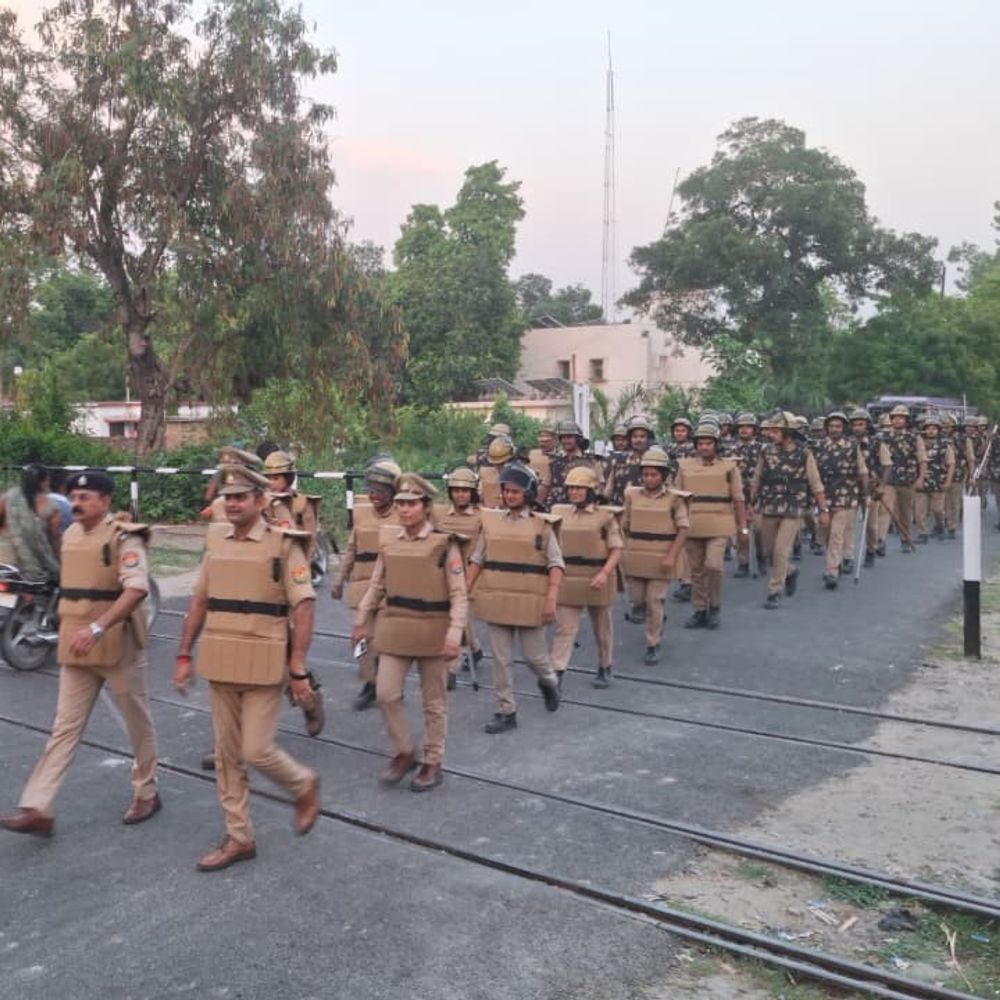लखीमपुर खीरी में ईद-उल-अजहा पर कड़ी सुरक्षा:पुलिस ने जिले को जोन-सेक्टर में बांटा, फ्लैग मार्च कर व्यवस्था जांची