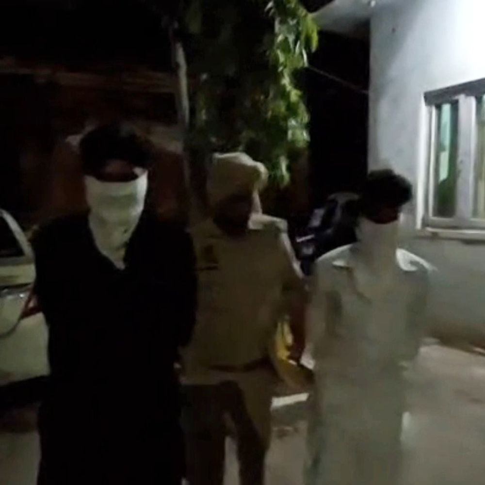 नगर पंचायत चुनाव से पहले भाजपा उम्मीदवार गिरफ्तार:फतेहगढ़ साहिब में कार से शराब की 2 पेटियां बरामद, वोटरों में बांटने की आशंका