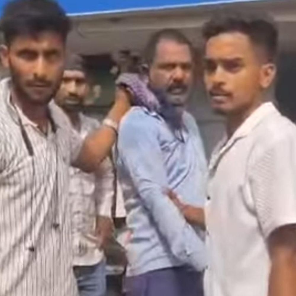 HDFC बैंक के पास कैश वैन लूटने आया अपराधी गिरफ्तार:देसी कट्टा लेकर पहुंचा था, रुपए का बॉक्स छीनने की कोशिश में लोगों ने पकड़ लिया
