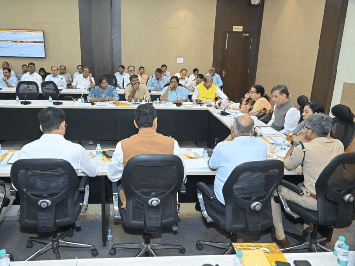 अब कानपुर से जुड़ेगा गंगा एक्सप्रेसवे:कानपुर समग्र विकास की बैठक में सतीश महाना ने लिया फैसला, बिजली कटौती-जाम का विधायकों ने उठाया मुद्दा