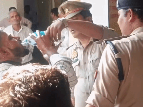 हाथरस में किसान ने कलेक्ट्रेट में किया आत्मदाह का प्रयास:चकबंदी अधिकारी पर रिश्वत लेने का आरोप, एडीएम ने जांच का दिया आश्वासन