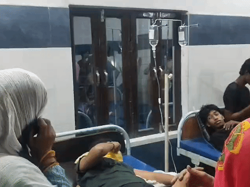 एक्सपायरी डेट की कोल्ड ड्रिंक से 6 लोग बीमार:अलीगढ़ के भीमपुर गांव में गर्भवती सहित एक ही परिवार के लोगों को अस्पताल में कराया भर्ती