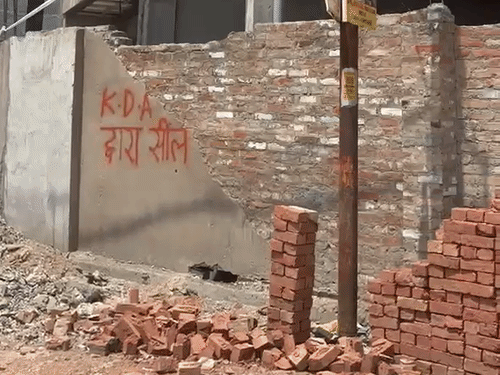 मानक विपरीत हो रहा 900 वर्गमीटर अवैध निर्माण सील:केडीए द्वारा की गई कार्रवाई, 2500 वर्गमीटर में नोटिस जारी