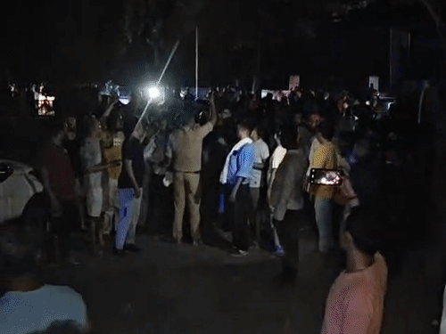 लखनऊ में बिजली कटौती से आधी रात को बवाल:गुस्साए लोगों ने पावर हाउस पर बोला धावा, अफसर भागे; 2 थानों की पुलिस बुलाई