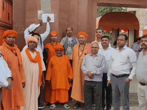 भीषण गर्मी में दोहरी जिम्मेदारी से परेशान शिक्षक:जनगणना के साथ तीसरी बार पंचायत चुनाव की मतदाता सूची का सत्यापन कर रहे