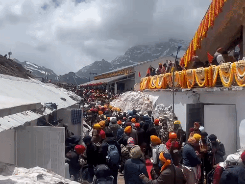 हेमकुंड साहिब के कपाट खुले:5 क्विंटल फूलों से सजा धाम, 6605 श्रद्धालुओं ने किए दर्शन; अब तक 67 हजार से ज्यादा रजिस्ट्रेशन