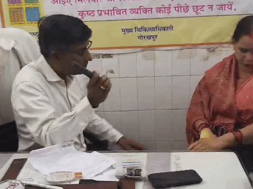 पसीने और उमस से बढ़ी घमौरियों की समस्या:गोरखपुर में बढ़े मरीज, डॉक्टर बोले- ढीले कपड़े पहनें, खुद से न करें इलाज