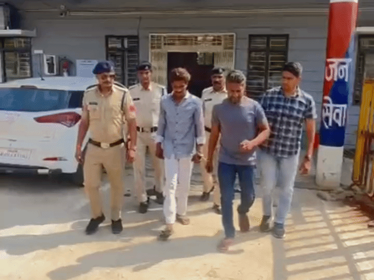 हरदा में दिव्यांग दुकानदार से हफ्ता मांगने वाले बदमाश गिरफ्तार:दुकान में तोड़फोड़ के बाद पुलिस ने आरोपियों से मौके पर मंगवाई माफी, जेल भेजे गए