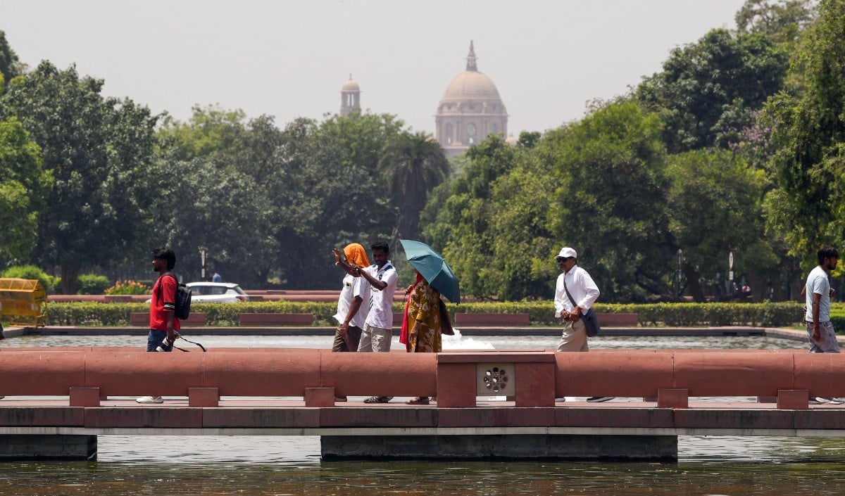 Delhi में 45 डिग्री वाला टॉर्चर, IMD ने जारी किया भीषण Heatwave का Red Alert