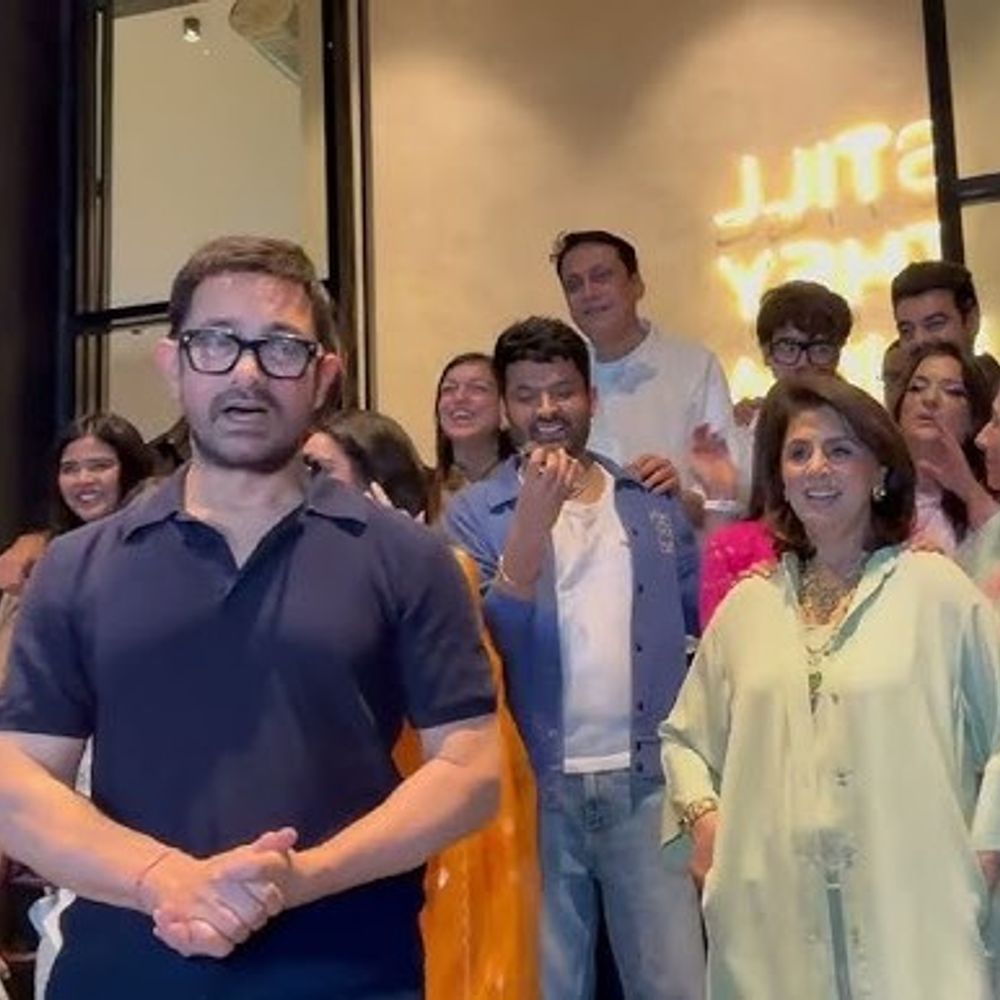 आमिर खान बोले- रिद्धिमा का काम रणबीर कपूर से बेहतर:’दादी की शादी’ की स्क्रीनिंग में पहुंचे; आमिर की बहन का फिल्म में अहम रोल
