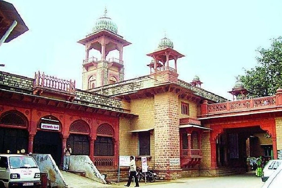 अलवर के सबसे बड़े सरकारी अस्पताल में स्टाफ संकट, 146 में से 97 पैरामेडिकल पद खाली