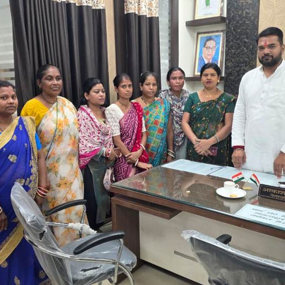 150 स्वच्छता दीदियों को 4 महीने से सैलरी नहीं मिली:रायपुर में काम जारी, भुगतान रुका; निगम का चक्कर काट रही, अब नेता-प्रतिपक्ष से मुलाकात