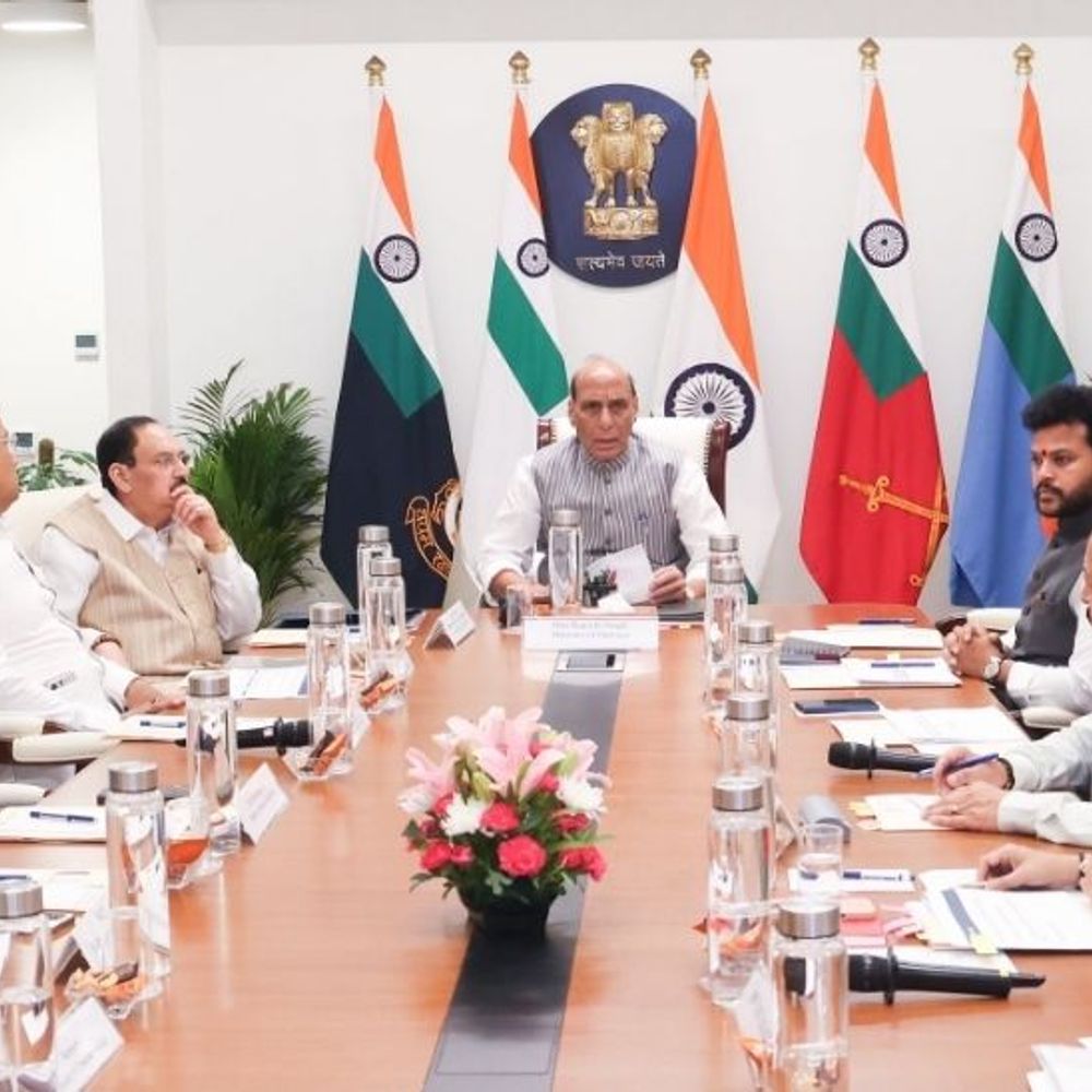 रिपोर्ट- सरकार ईधन रेट बढ़ाने की तैयारी में:इम्पोर्ट घटाने पर भी विचार, PMO-RBI की बैठक हुई; तेल कंपनियों को रोजाना ₹1000 करोड़ का घाटा