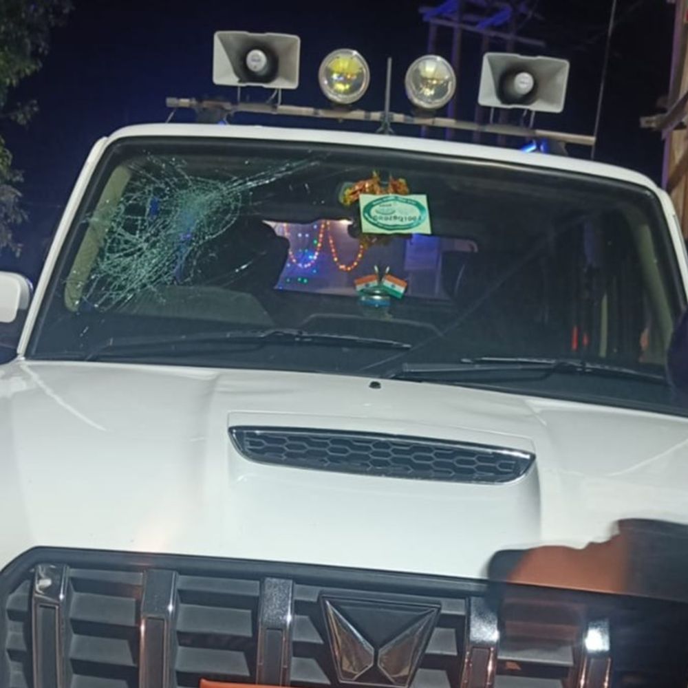औरंगाबाद में सांसद अभय कुशवाहा की गाड़ी पर हमला:पर्सनल असिस्टेंट और ड्राइवर के साथ मारपीट, शादी समारोह से लौटने के दौरान वारदात