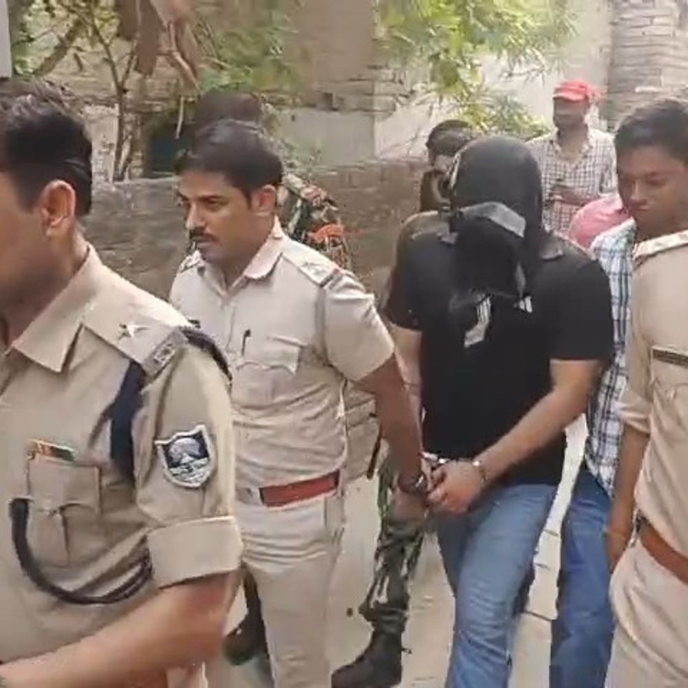 7KG सोना की डकैती मामले में बदमाश अरेस्ट:पश्चिम बंगाल के मुर्शिदाबाद में हुई थी वारदात, समस्तीपुर के दो बदमाशों को STF ने पकड़ा
